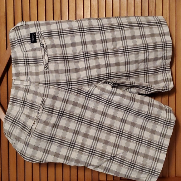 American Eagle Shorts - Picture 2 of 4